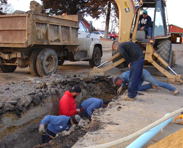 City crew works to repair a water leak.